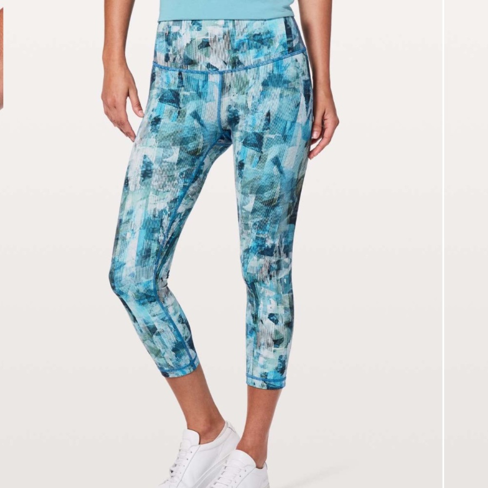 NWOT - Lululemon Wunder Under Crop (Hi-Rise) 21"